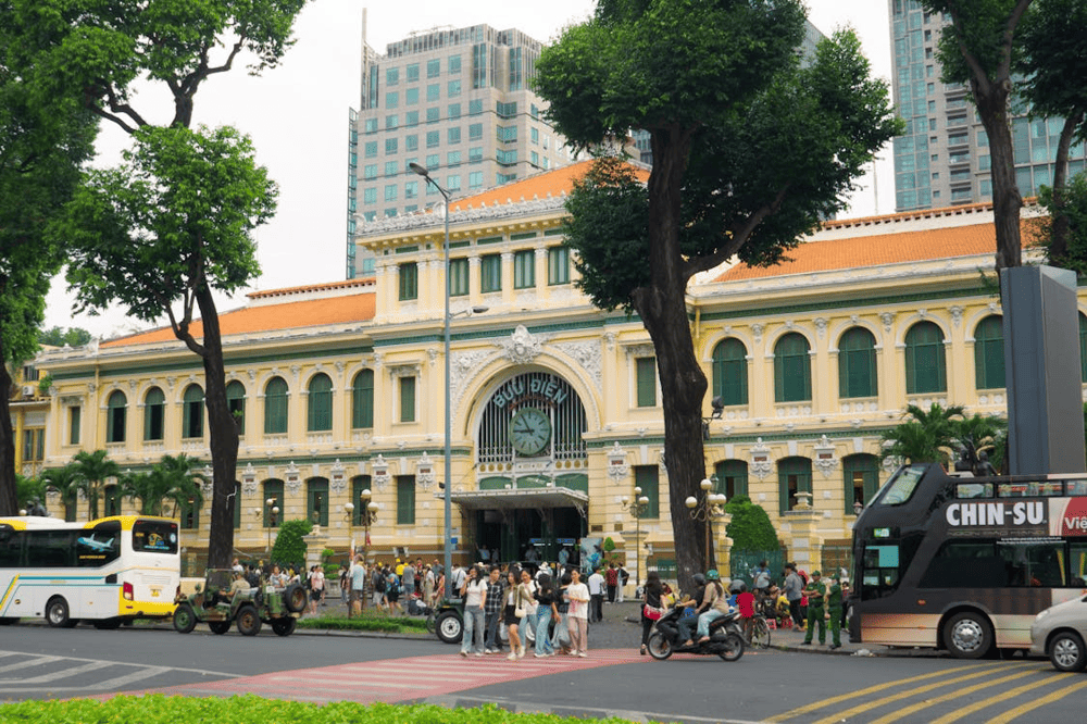 The vintage architecture of the post office evokes nostalgia for a bygone era (Source: Pexels)